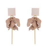Nude leather women's with-gold-line with distinctive inverted-link metal petal